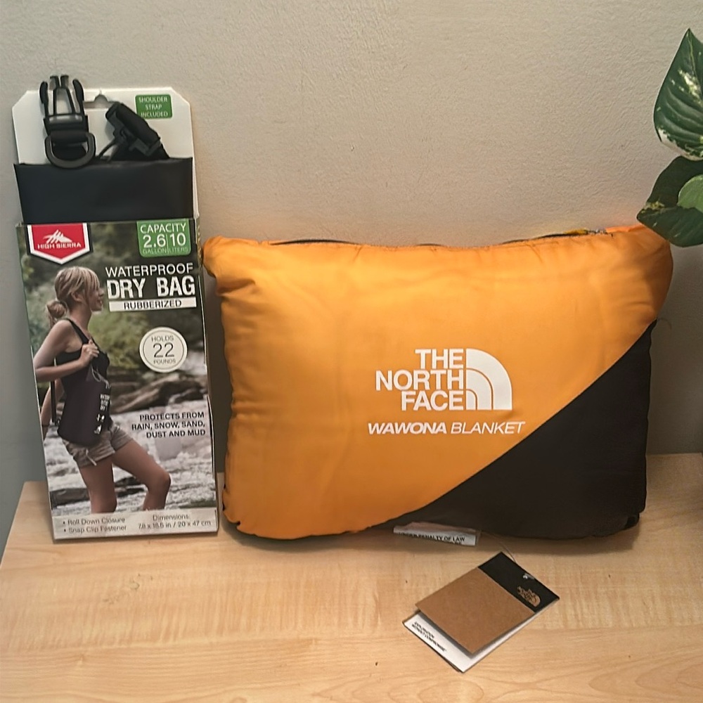 The North Face Summit Gold Geodome Print Wawona Blanket & High Sierra Dry Bag